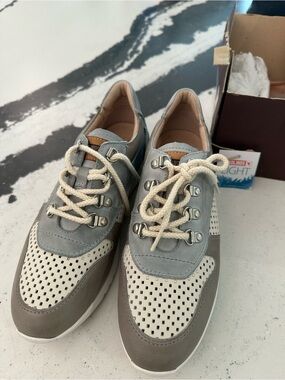 Pikolinos Neutral Two-Tone Perforated Lace-Up Sneakers 39